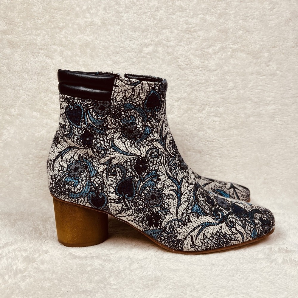 Bernardo Izzy Bootie Womens Sz 8 Embroidered Floral‎ Ankle Wood Round Block Heel